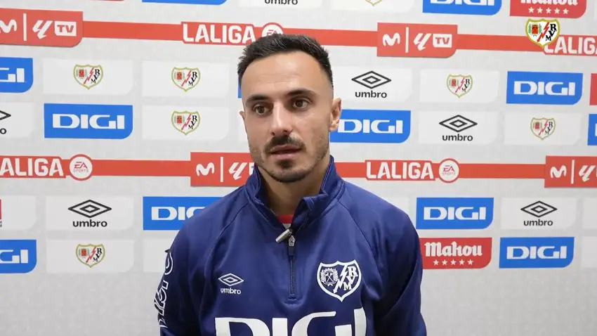 Álvaro García, en la zona mixta del Rayo - Atlético