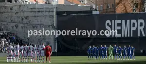 Minuto de silencio en memoria de Hugo Maradona