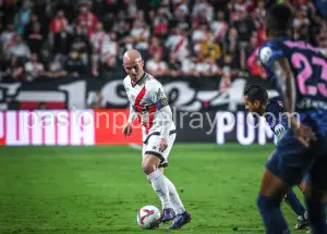 Isi, en el Rayo Vallecano - Atlético de Madrid