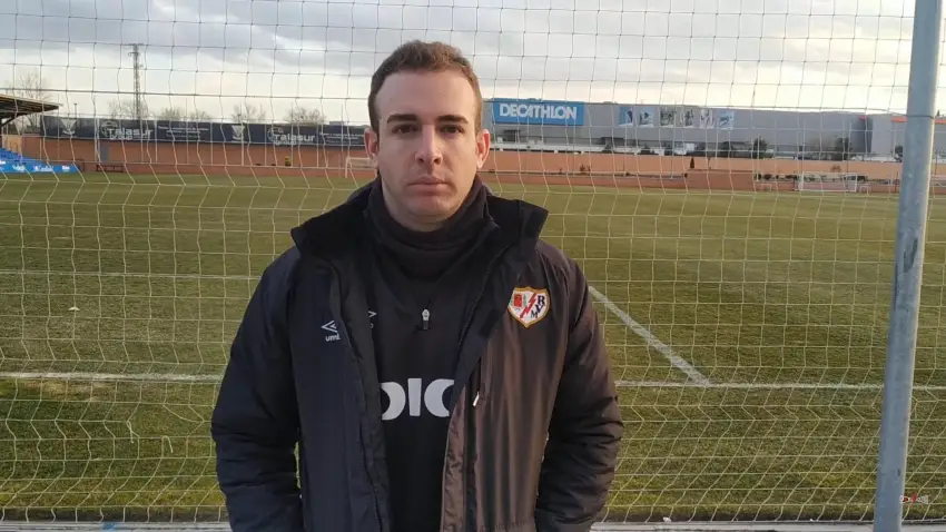 Mario Otero, durante una entrevista con Pasión por el Rayo