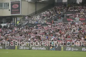La afición del Rayo Vallecano, en el estadio de Vallecas