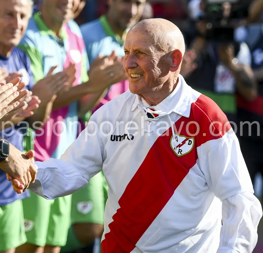 Rafa Garrido, socio número 1 del Rayo Vallecano