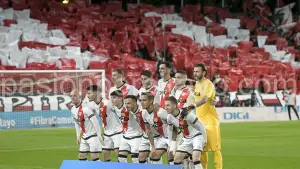 Once inicial del Rayo con el tifo que se pudo ver en el arranque del partido ante el Real Madrid