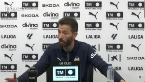 Carlos Corberán, en la rueda de prensa previa al Rayo Vallecano - Valencia