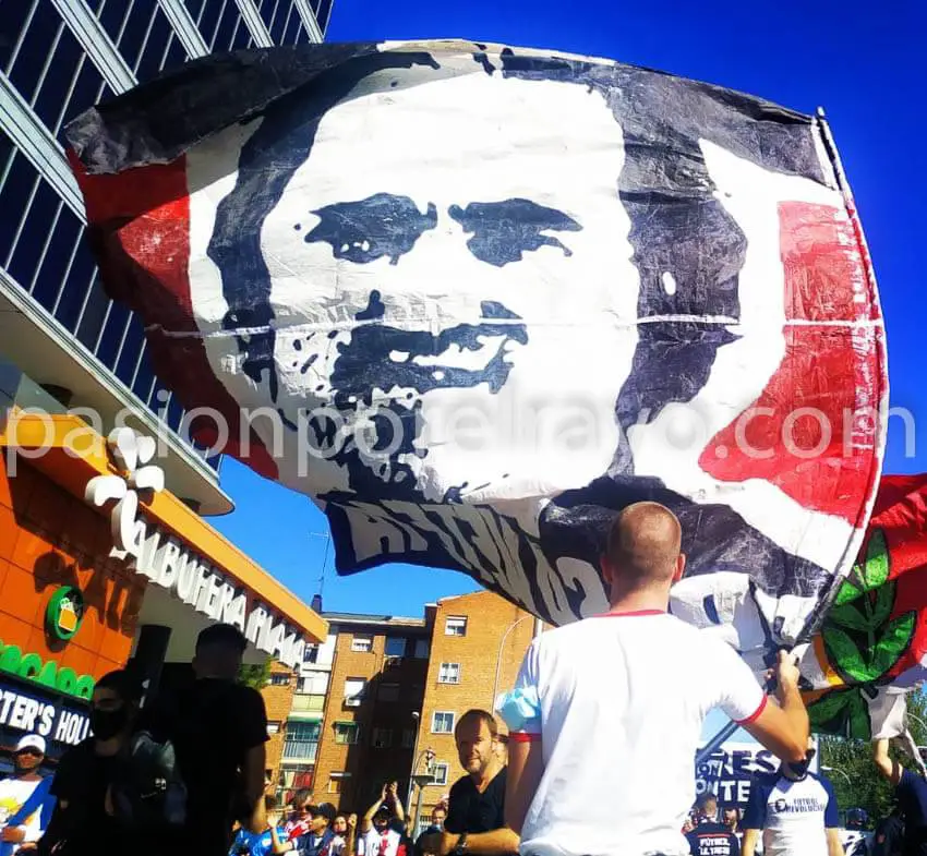 La afición del Rayo clama contra el Presidente: &quot;¡Presa, vete ya!&quot;