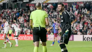 El Rayo Vallecano echa el cerrojo a los ataques visitantes en Vallecas