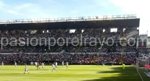El Valladolid celebrando uno de los dos goles con los que derrotó al Rayo