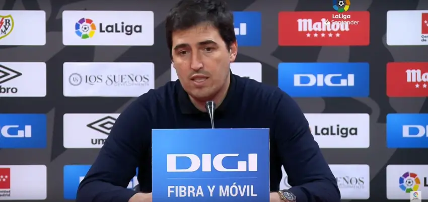 Andoni Iraola, en la rueda de prensa del Rayo Vallecano - Betis