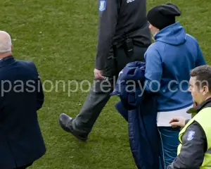 El entrenador del Sevilla, Jorge Sampaoli, accediendo al terreno de juego tras el Rayo - Sevilla