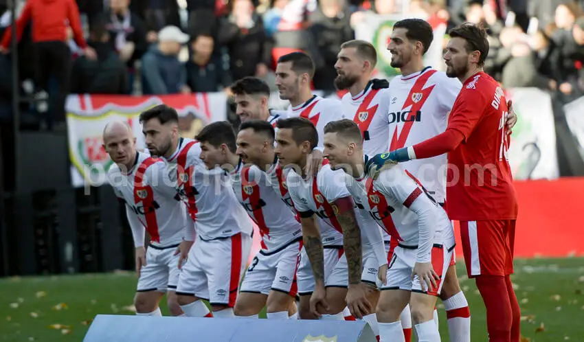 El Rayo Vallecano aventaja en cuatro puntos al F.C. Barcelona