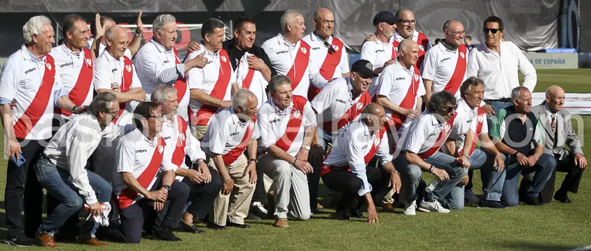 Imagen &#039;de familia&#039; de los jugadores históricos del Rayo Vallecano