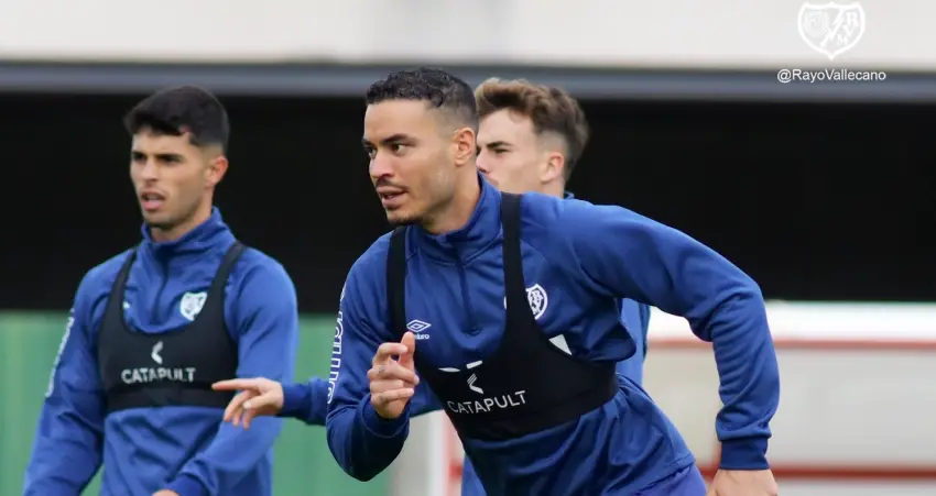 Raúl de Tomás, entrenando con el Rayo Vallecano