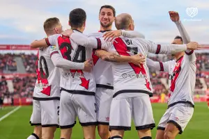 El Rayo Vallecano celebrando un gol en Girona