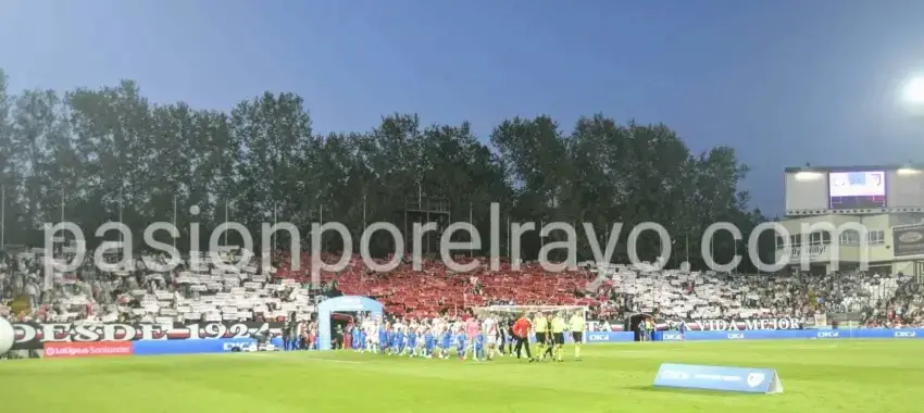 Afición del Rayo Vallecano en el estadio de Vallecas
