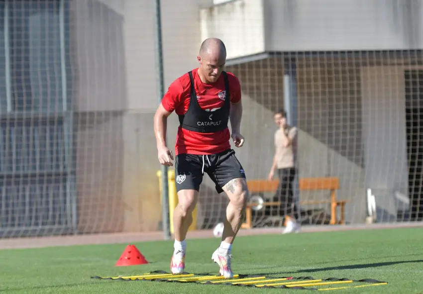 Isi, en un entrenamiento del Rayo Vallecano