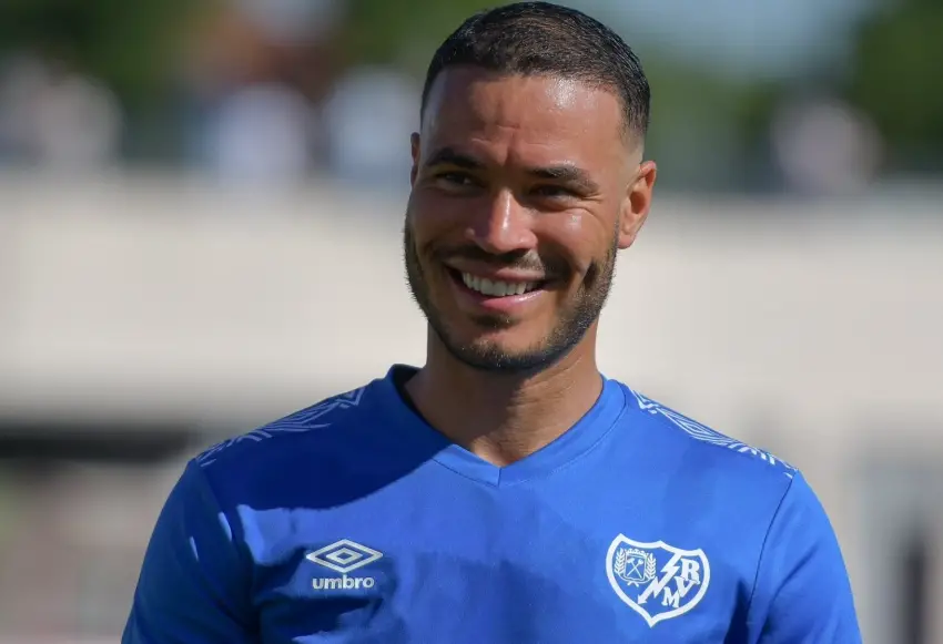 Raúl de Tomás, en un entreno de la pretemporada rayista