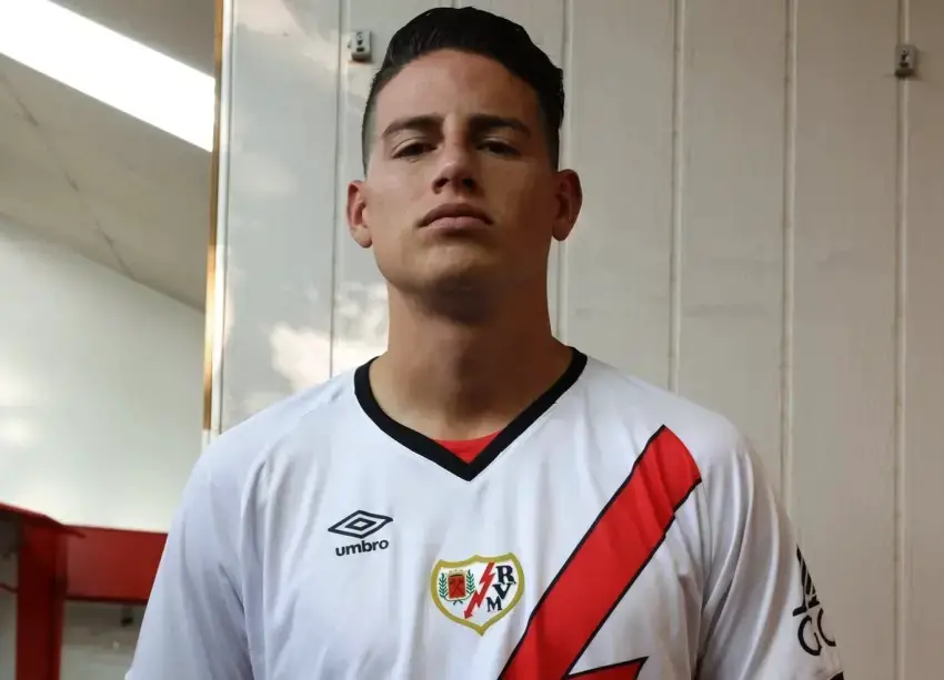 James, con la camiseta del Rayo Vallecano