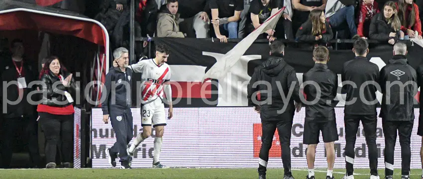 Oscar Valentín acompañando al Doctor Beceiro a la celebración de la Vida Pirata