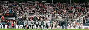 El fondo de Vallecas despide a sus futbolistas