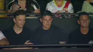 James Rodríguez, en el palco del estadio de Vallecas