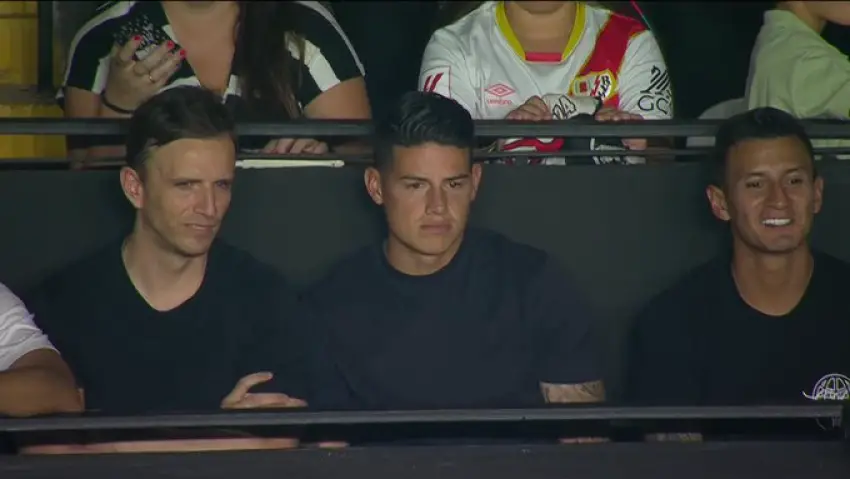 James Rodríguez, en el palco del estadio de Vallecas