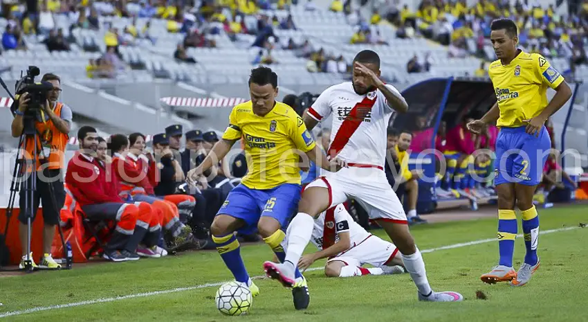 El Rayo consiguió derrotar a la U.D. Las Palmas en un partido con mucho despliegue físico.