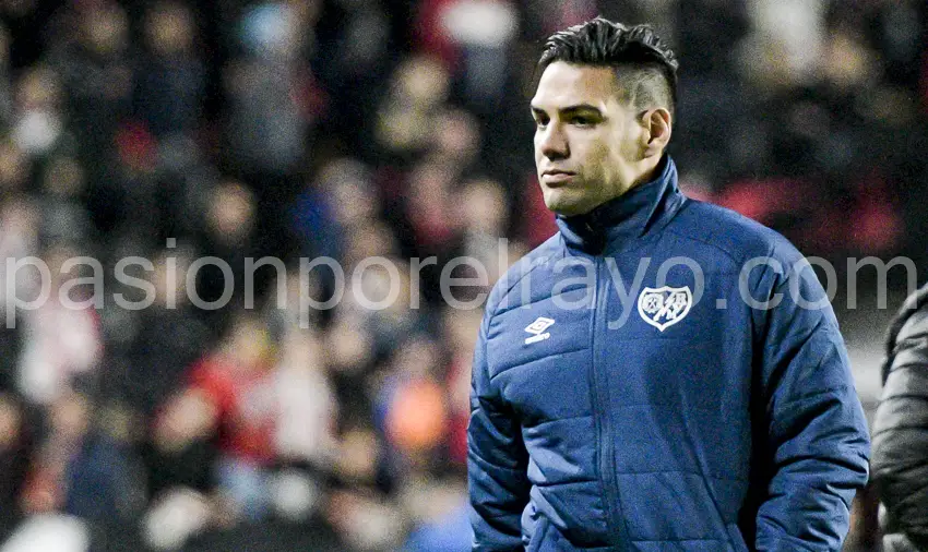 Radamel Falcao dirigiéndose a la zona de televisiones tras el Rayo 0-0 Celta