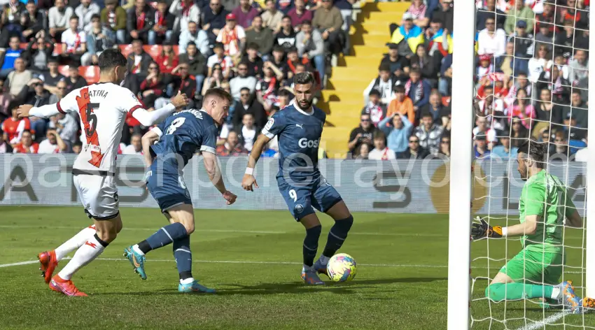 Gol del Girona en su visita al Estadio de Vallecas esta temporada