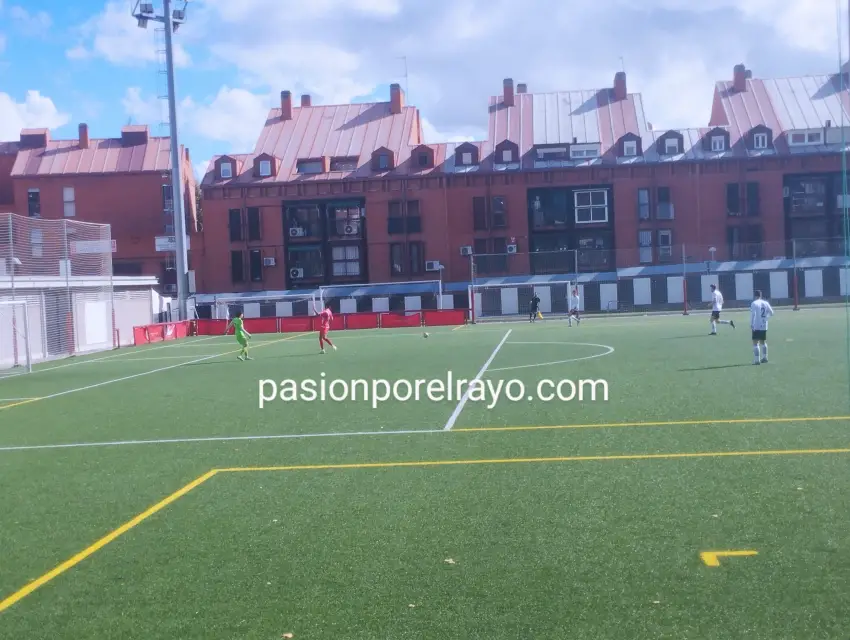 Eto&#039;o en la presión del Rayo B ante el Carabanchel