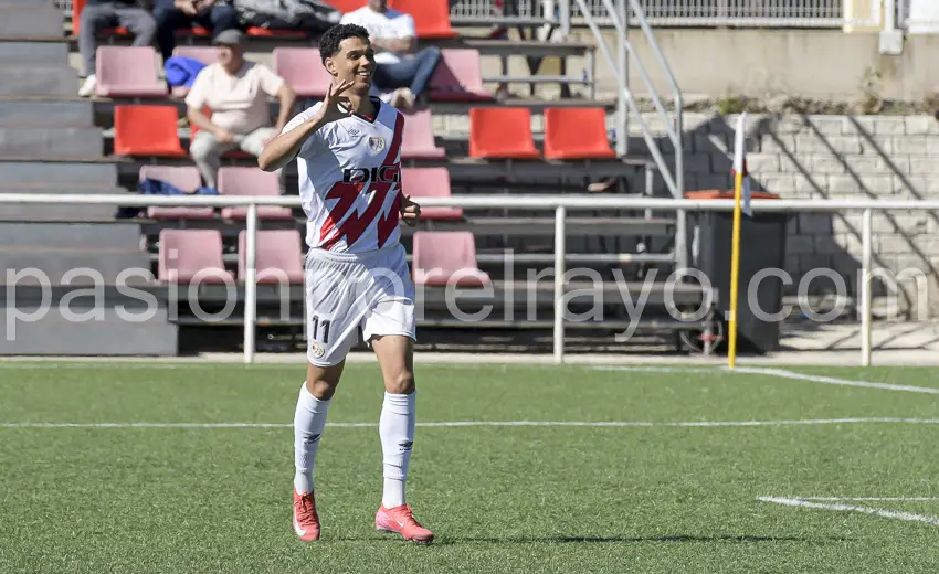 Etienne Etoo, celebrando su hat-trick en el Rayo B - Villalba