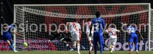 El Rayo Vallecano lleva en 6 jornadas los mismos penaltis en contra que en la jornada 25 el pasado año