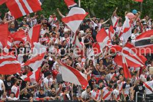 El Rayo instalará una lona de condena a la violencia en el deporte en el fondo del Estadio