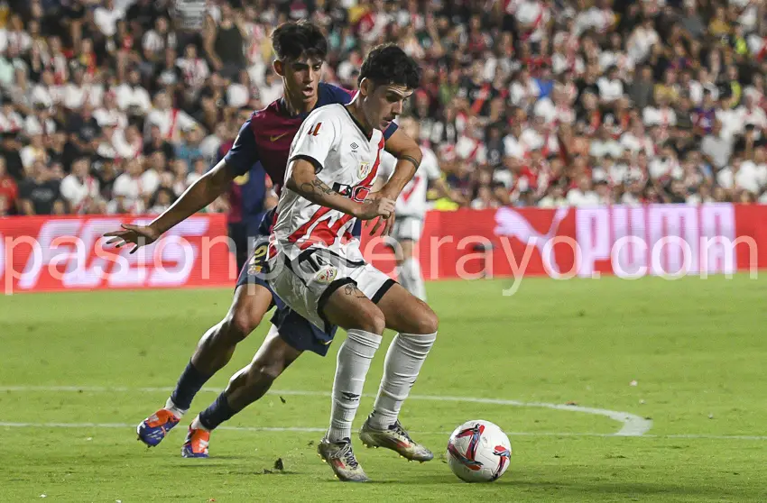 Camello, en acción durante el Rayo 1-2 Barcelona