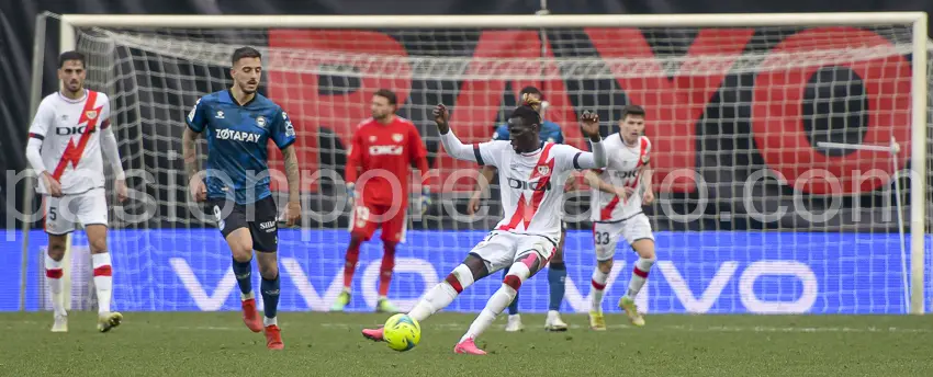 Pathe Ciss durante el último Rayo Vallecano - Alavés jugado en Vallecas