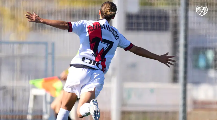 Szymanowski celebrando su gol contra el Córdoba Femenino