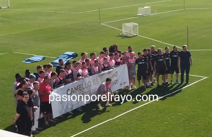 Sergio Camello, recibido con honores en el Rayo Vallecano