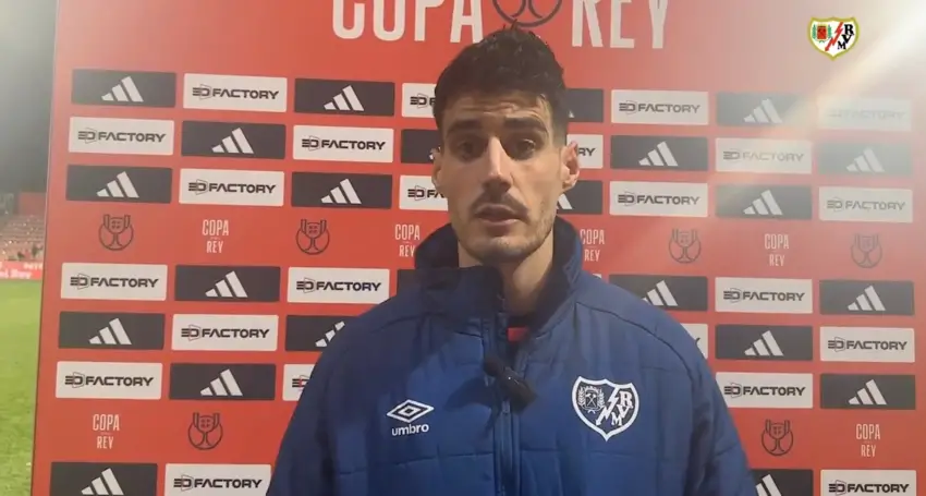 Óscar Valentín, en zona mixta tras el Girona - Rayo Vallecano