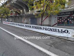 "El Rayo es de su gente", pancarta reivindicativa
