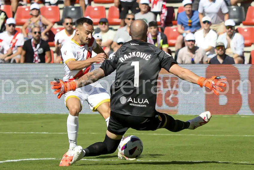 Alvaro García marcando el 1-0 ante el Mallorca