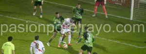 Adrián Embarba en un lance del Villamuriel - Rayo