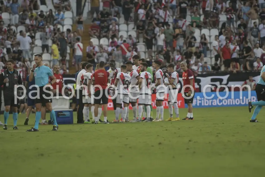 La plantilla del Rayo Vallecano, durante el partido contra el Mallorca