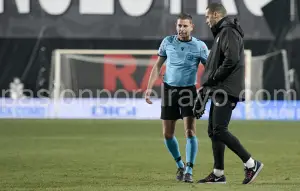 Figueroa Vázquez y Mario Suárez dialogando al descanso del Rayo - Osasuna de esta temporada