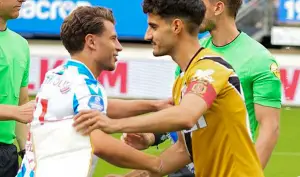 Saludo de capitanes en el Heerenveen - Rayo Vallecano