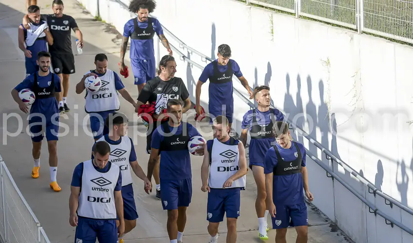 Los jugadores del Rayo Vallecano durante un entrenamiento de la temporada 23-24