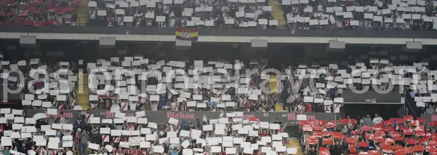 Estado de la grada de Vallecas en el Rayo - Barcelona