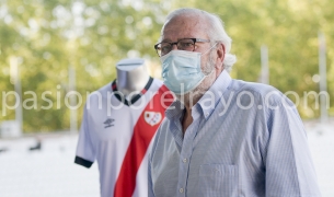Sardá: "La segunda equipación va dedicada a los casi 100.000 muertos en la pandemia"