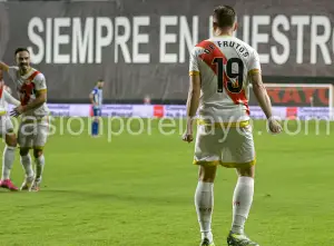 De Frutos celebrando un gol la temporada pasada en Vallecas