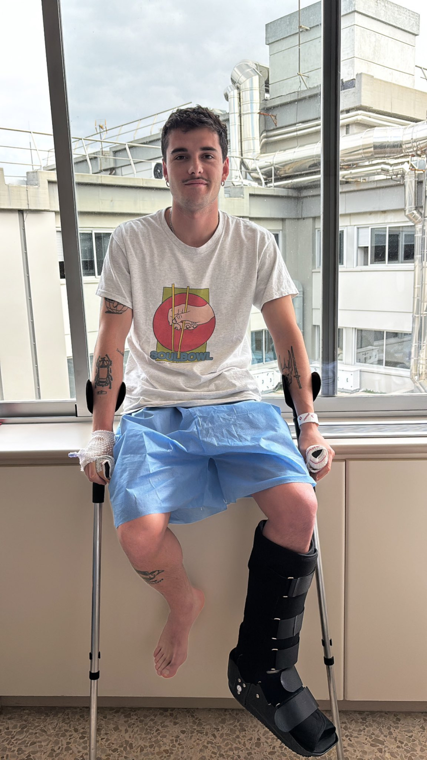 Sergio Camello tras ser operado de su lesión en el pie izquierdo