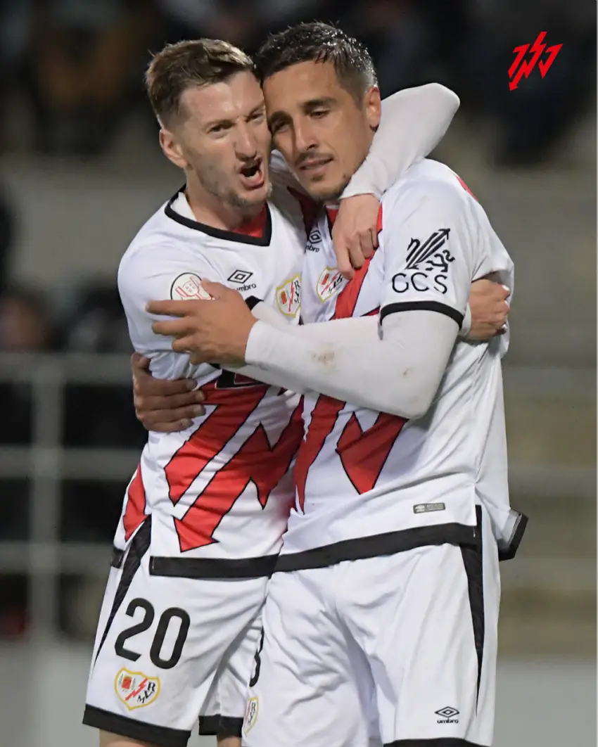 Trejo y Balliu celebran el gol del Rayo Vallecano en Copa del Rey