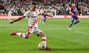 Álvaro García, en un Rayo - Barcelona